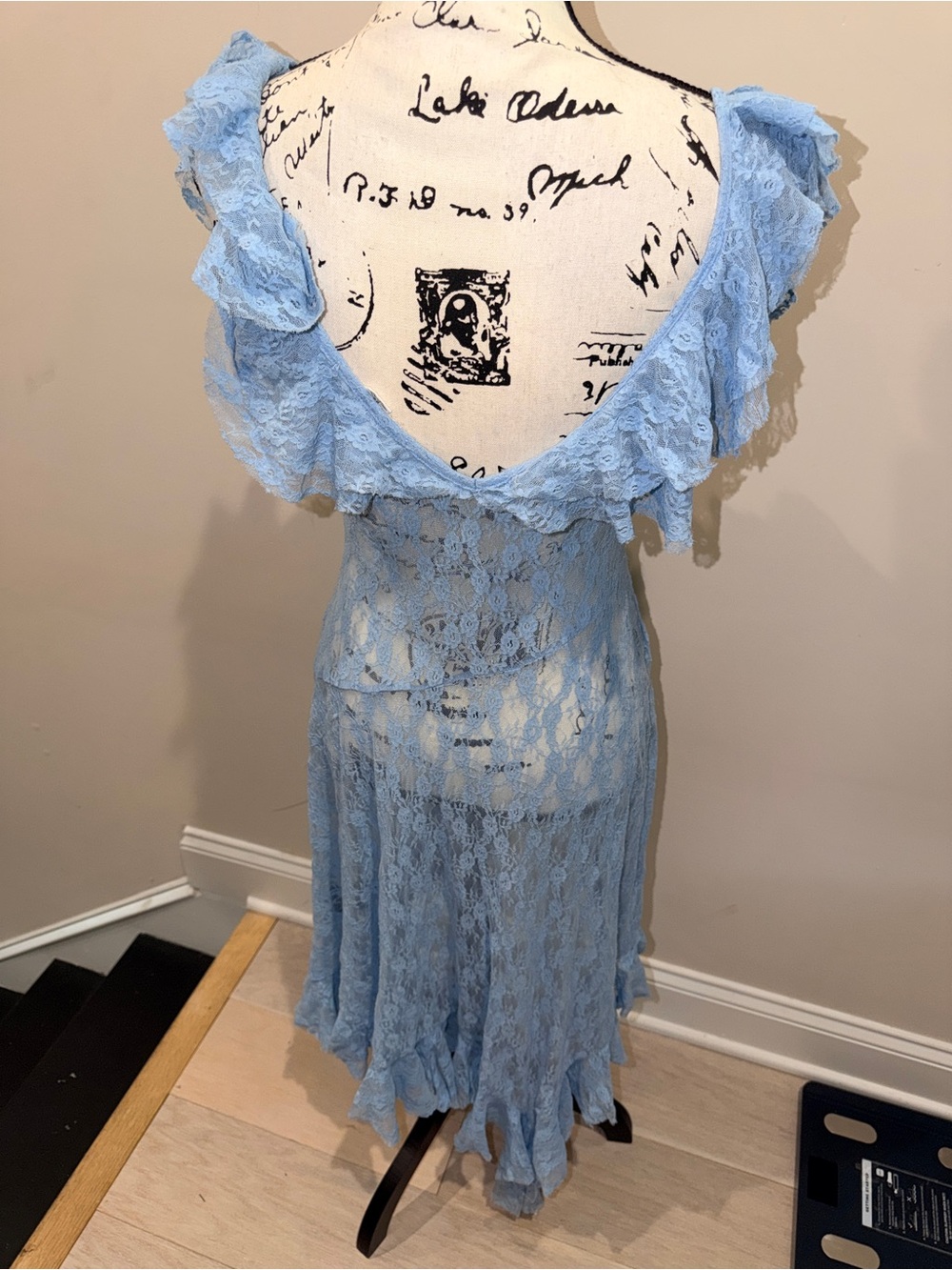 Kimchi Blue Light Blue Lace Asymmetrical Dress size M - Picture 3 of 6